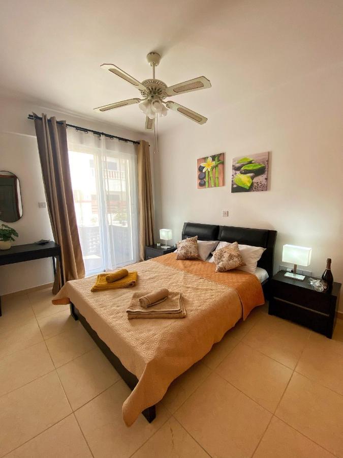 Cozy Poolside Apartment Paphos Buitenkant foto