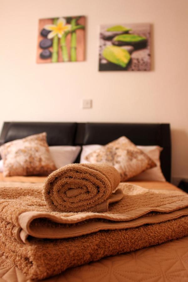 Cozy Poolside Apartment Paphos Buitenkant foto