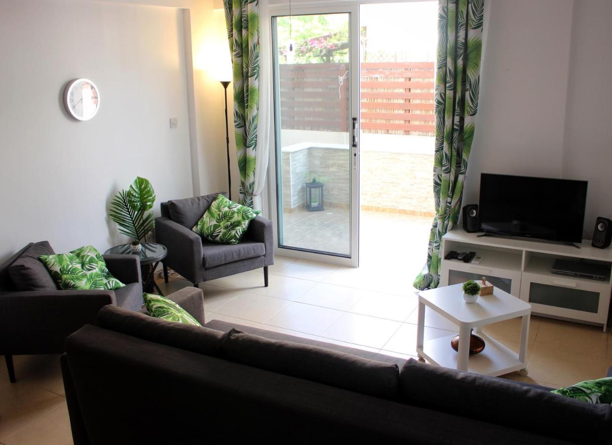 Cozy Poolside Apartment Paphos Buitenkant foto