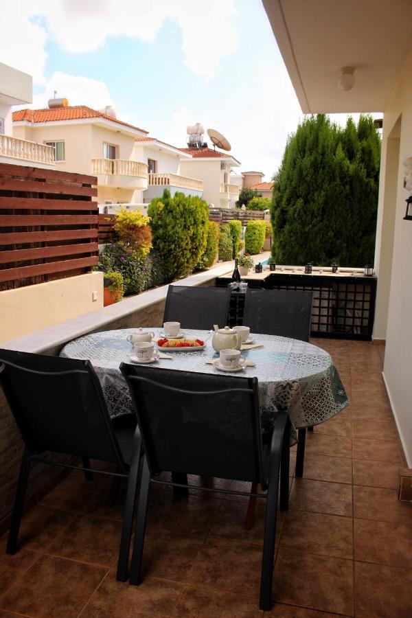 Cozy Poolside Apartment Paphos Buitenkant foto