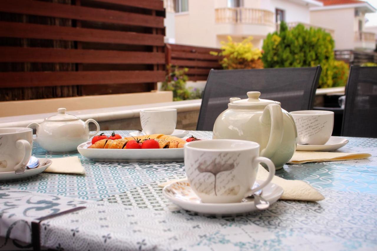 Cozy Poolside Apartment Paphos Buitenkant foto